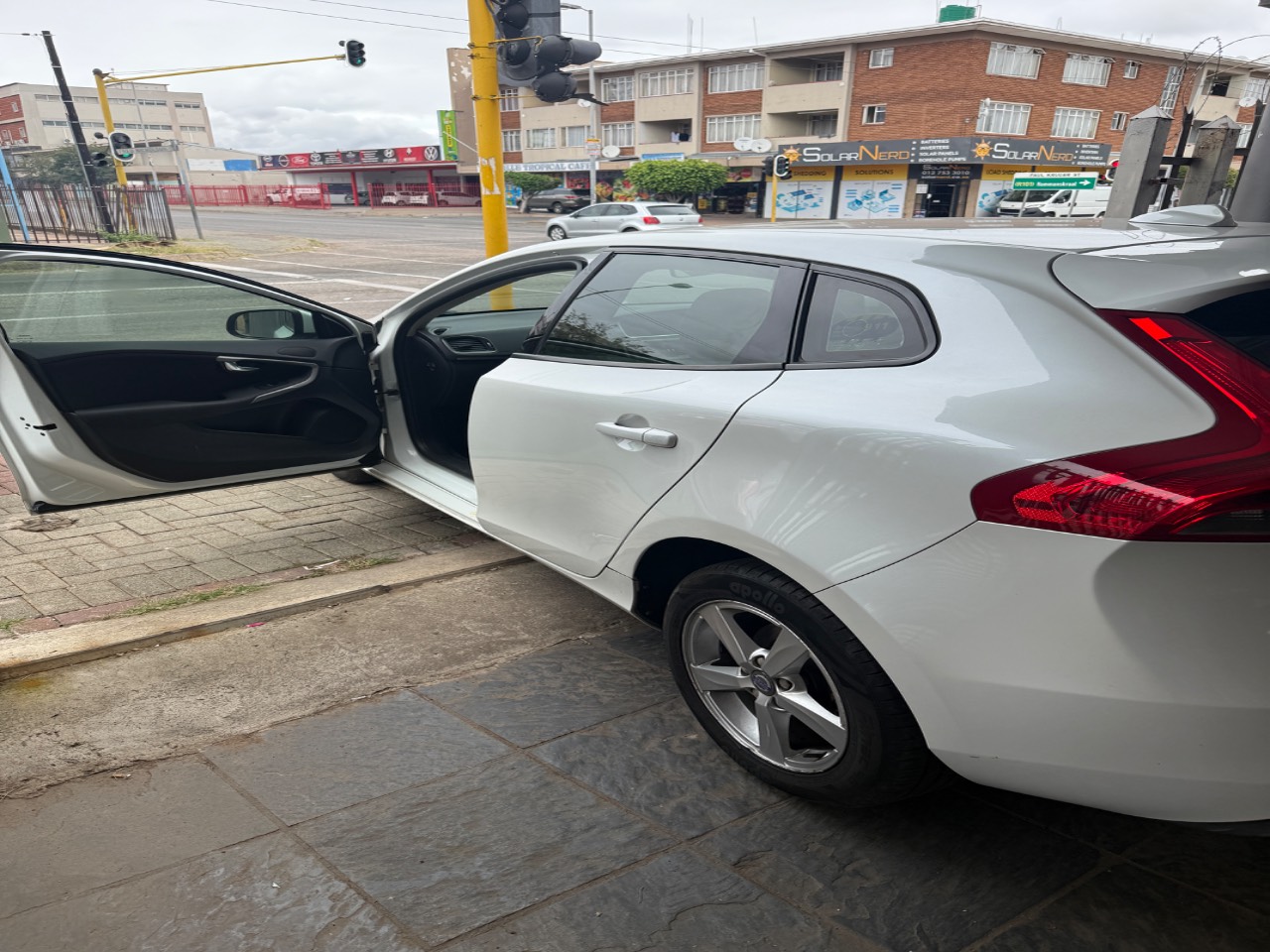 Volvo V40 thumbnail 13